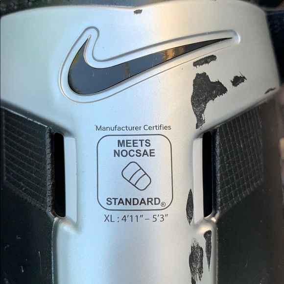 Nike Soccer Clash Collection T90 with Chin Guards - Picture 6 of 6